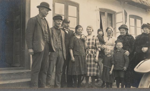 Elmedalsgårdens familie - 1922 (B9642)