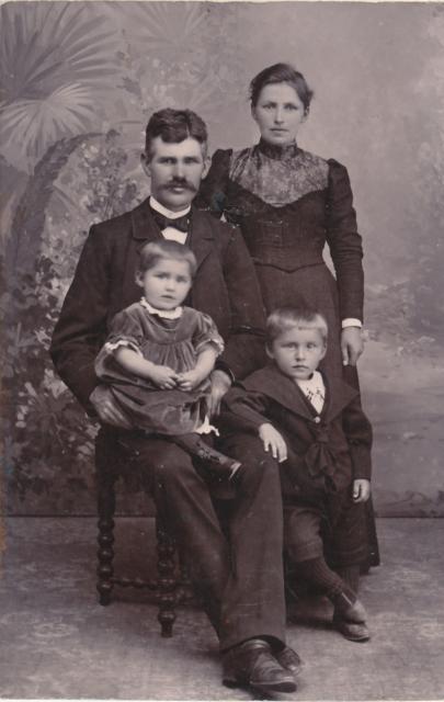 Chr. Christensen med familie (B9768)