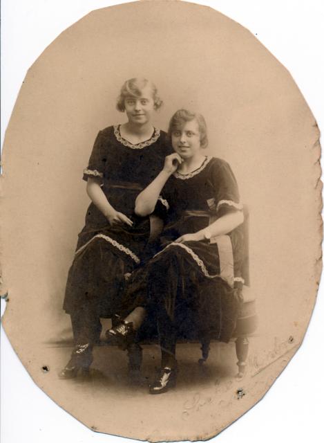 Søstrene Christoffersen, Lumsås - 25. maj 1932 (B9816)