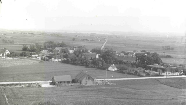Udsigt fra Esterhøj i Høve mod Asnæs omkring 1930 (B907)