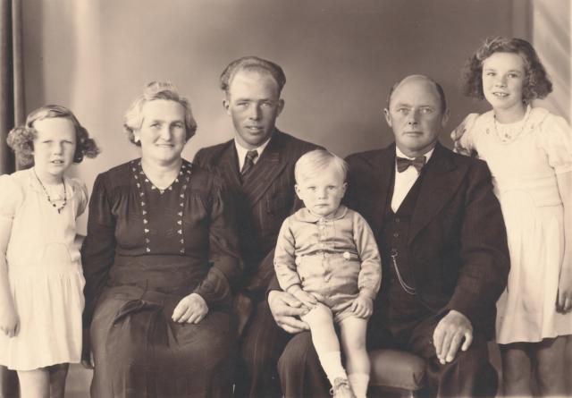 Familien Hansen, Ledstrup (B10254)