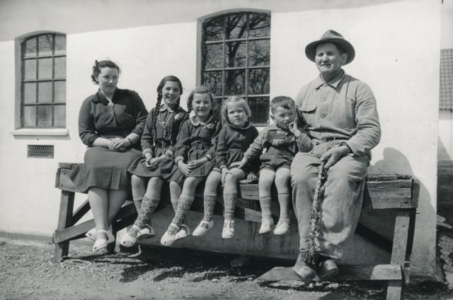 Familien Hansen, Lumsås - maj 1954 (B10291)