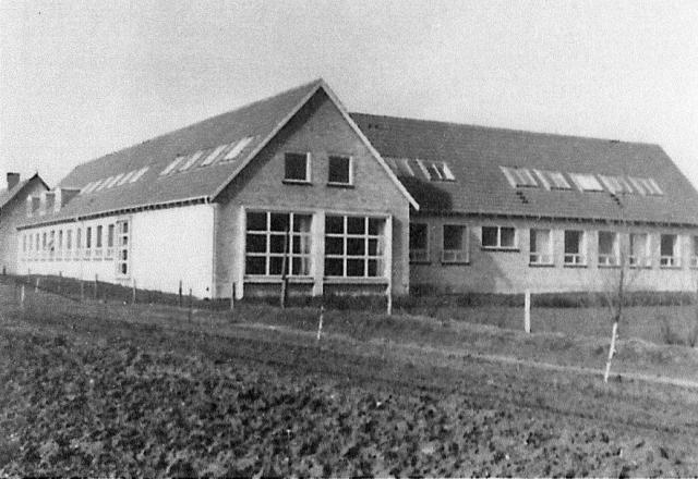 Rørvig Sogneskole set fra øst i 1960 (B14779)