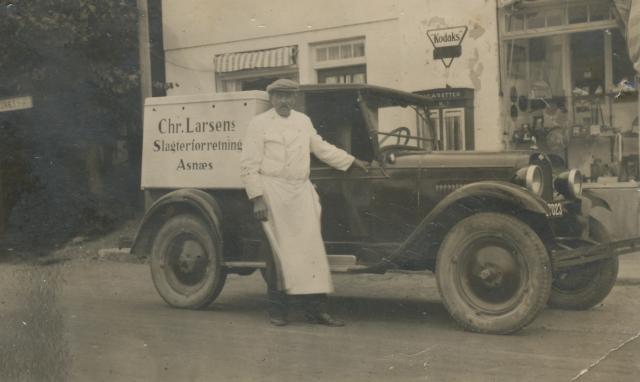 Slagter Chr. Larsen, Asnæs - ca. 1935 (B14982)