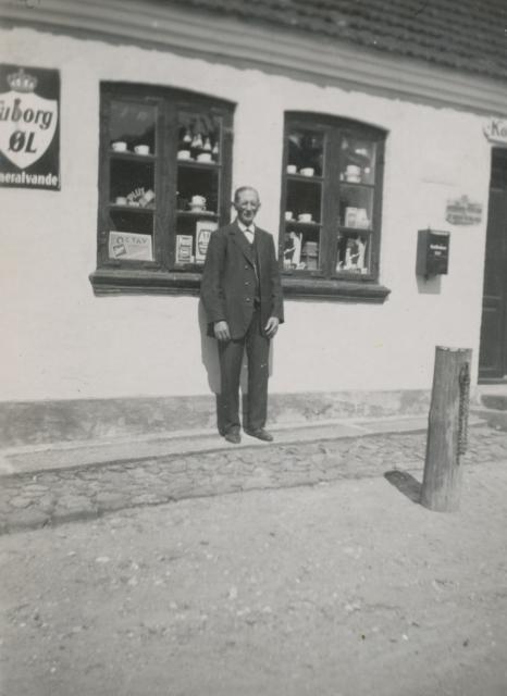 Købmand Anders Jensen, Prejlerup - 19. 7. 1937 (B15158)