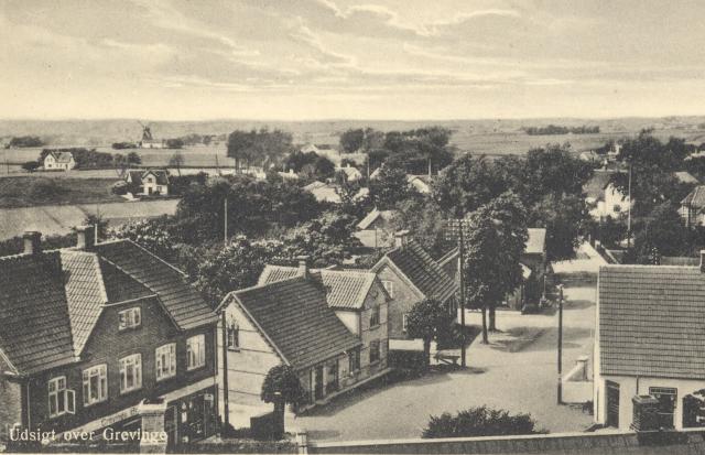 Grevinge. Hovedgaden set mod vest fra kirketårnet, ca. 1930 (B1813)