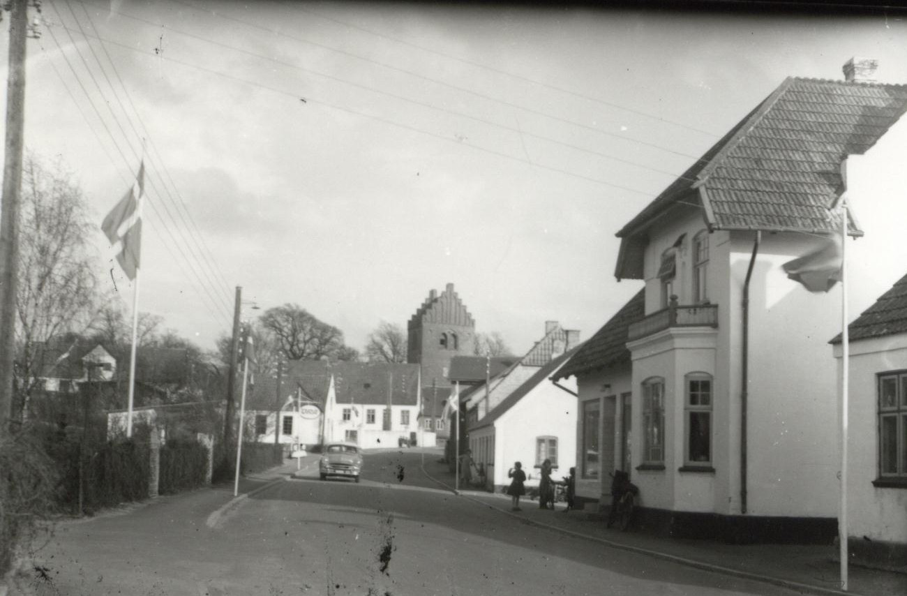 Grevinge. Hovedgaden, ca. 1955 (B1821)