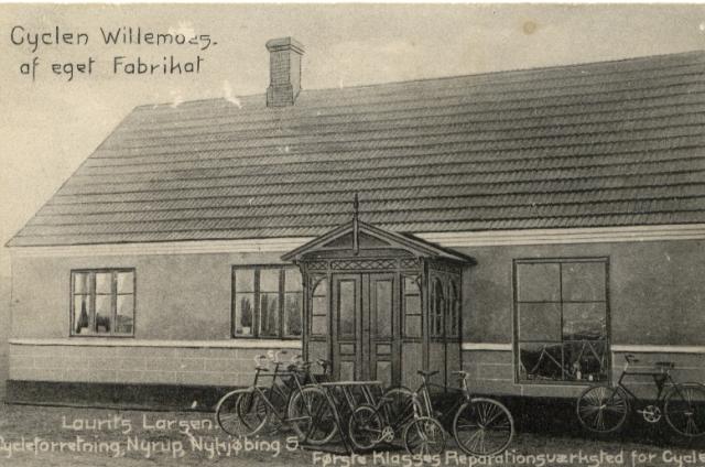 Cykelforretning Laurits Larsen, Oddenvej 29, Nyrup - 1910-1930 (B868)