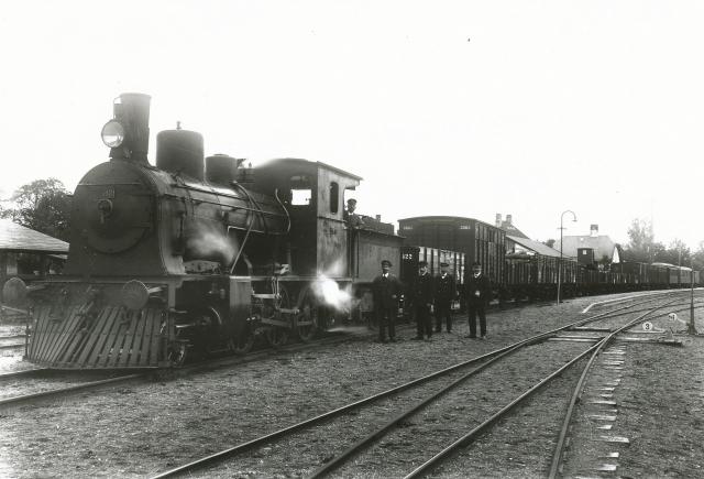 Asnæs Station - Et godstog holder ved stationen - ca. 1914 (B1897)