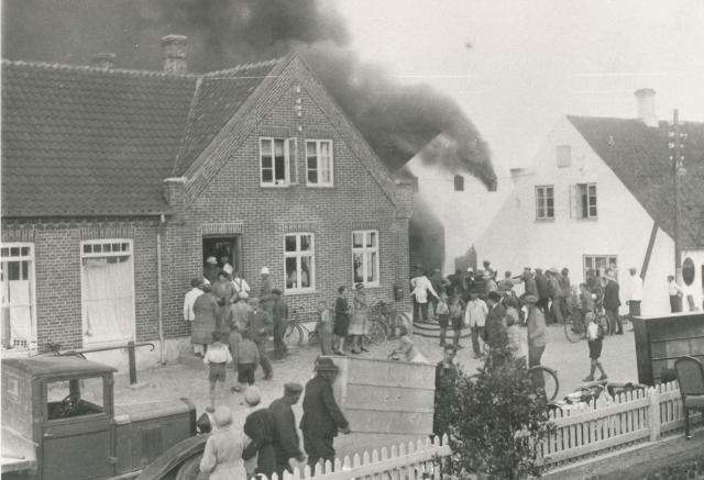 Storegade 31. Brand hos købmand Alfred Nielsen 1. juli 1931 (B2212)