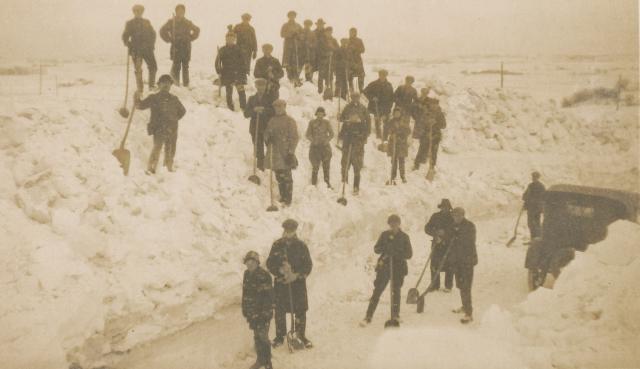 Snerydning på Veddingevej, vinteren 1929 (B2339)