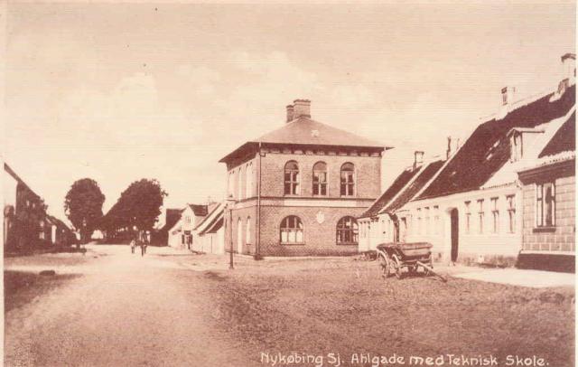 Algade set mod Lindeallé - ca. 1900 (B90113)