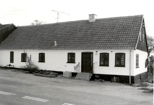 Høvevej 36. På hjørnet af Høvevej og Lykkebjergvej - 1984 (B1449)