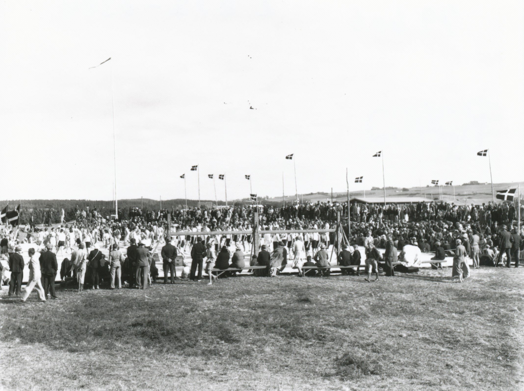 Høvestævne - Publikum overværer gymnastikopvisning på bræddegulvet - 1938 (B2452)