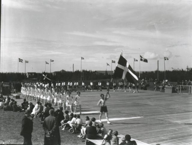 Høvestævne - Gymnasternes indmarch på bræddegulvet - 1938 (B2457)