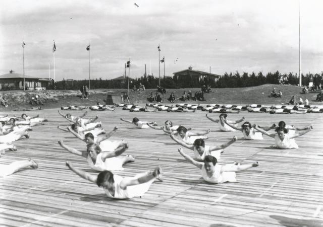 Høvestævne - Kvindegymnaster - 1938 (B2458)