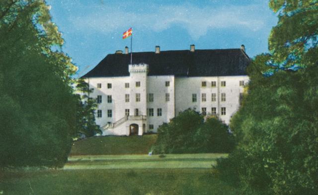 Dragsholm Slot set fra Fruerlunden - ca. 1960 (B2510)