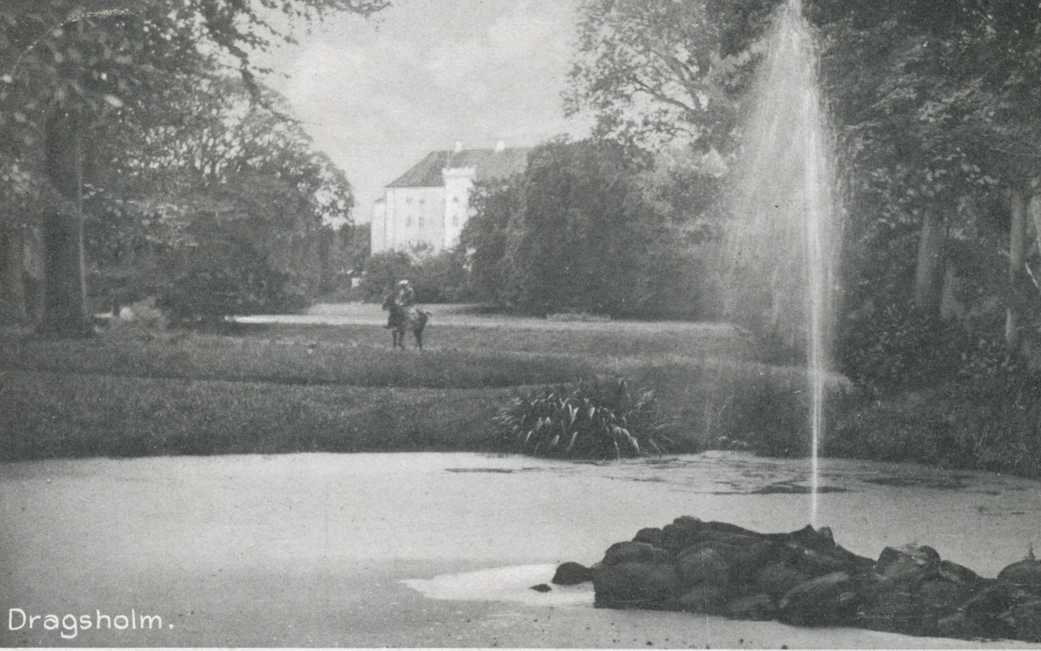 Dragsholm Slot set fra Fruerlunden - ca. 1917 (B2518)