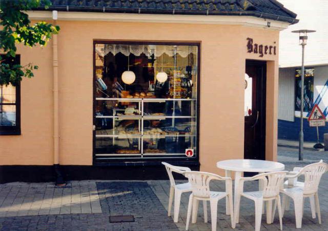 Godtfredsens Bageri - Udstillingsvindue mod Algade - 1995 (B90153)