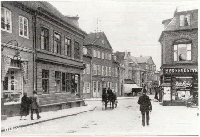 Algade. Til venstre Grundtvigsvej udmunding i Algade - ca. 1930 (B90379)