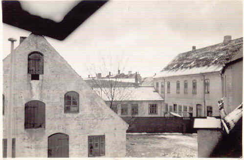 Udsigt til gårdsiden af Niels Bentzons store bygning - ca. 1935 (B90413)