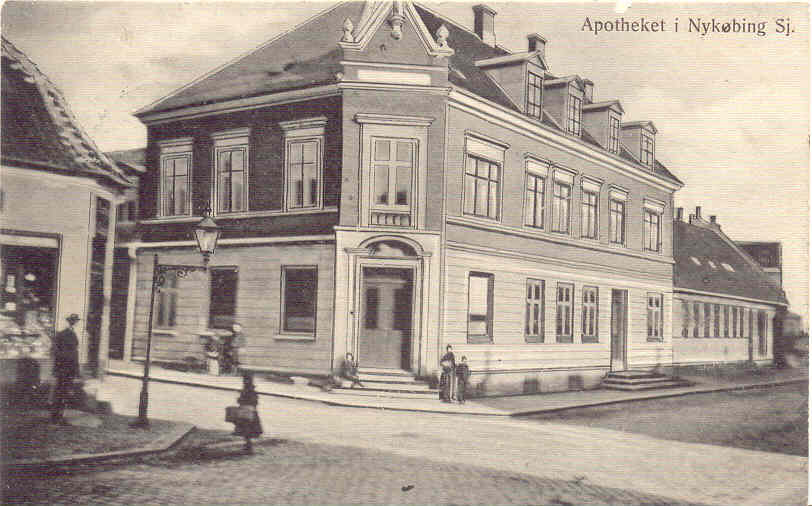 Algade med Svanestrædet udmunding heri - ca. 1910 (B90439)