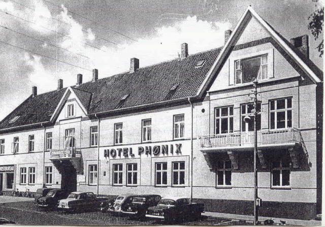 Hotel Phønix lå ned mod slutningen af Algade mod Lindeallè - 1960'erne (B90433)