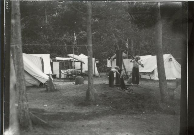 Fra teltlejren i Høve Skov ca. 1940 (B1274)