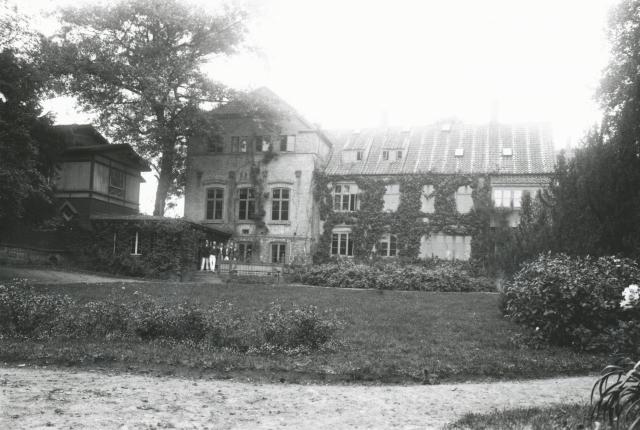 Vallekilde Højskole set fra haven - ca. 1920 (B2809)