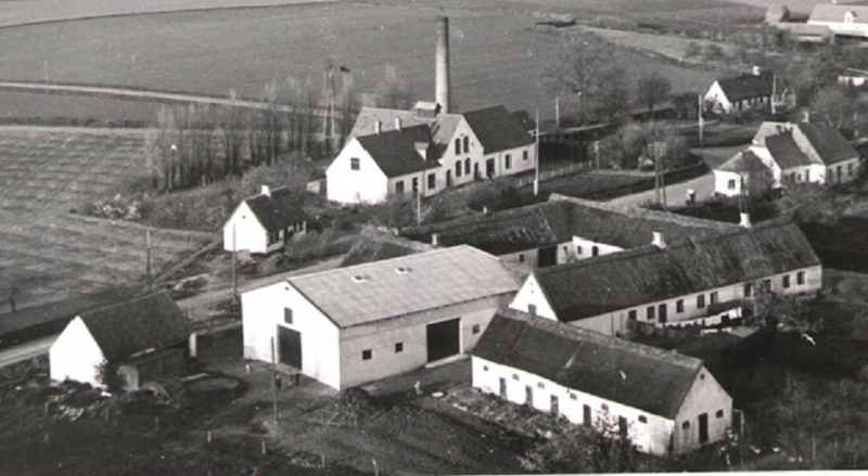 Fil:Brydegaard 1951.png