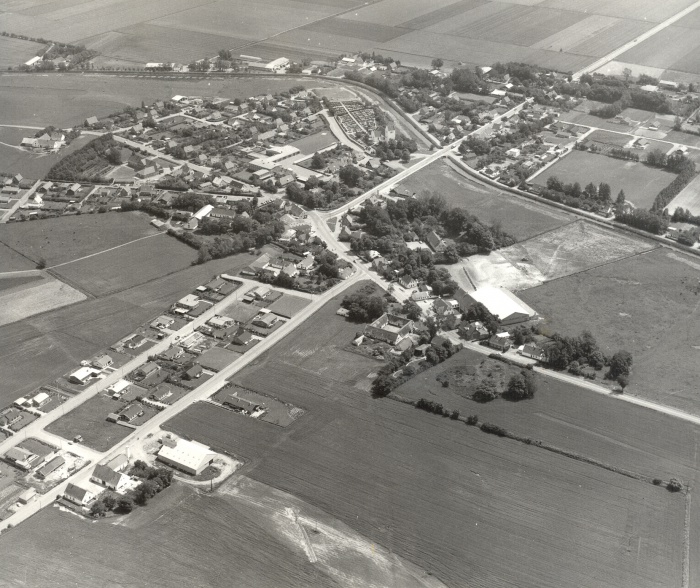 Fårevejle Kirkeby i slutningen af 1960-erne.jpg