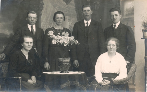 Højby Ungdomsforening i 1920-erne.jpg