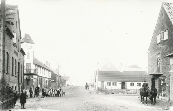 Stationskrydset i Hørve ca. 1915.jpg