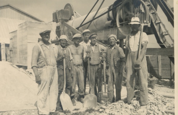 Skallegravning ved Næsdal ca. 1948.JPG