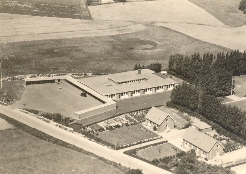 Fil:Grevinge Centralskole ca. 1960.jpg