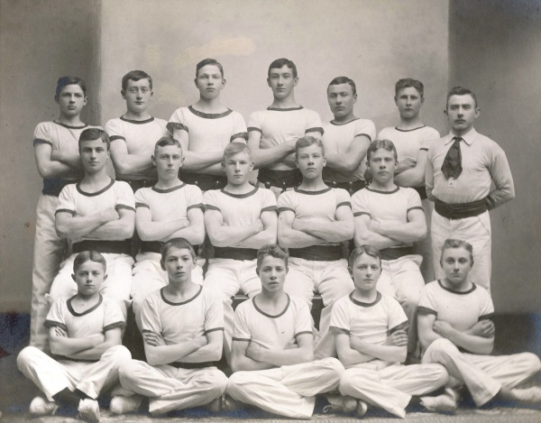 Gymnastikhold 1910.jpg