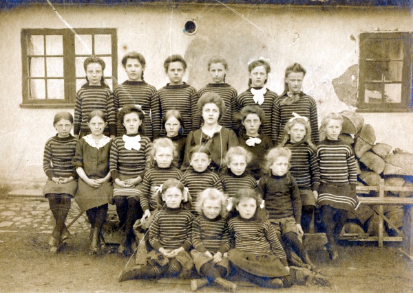 Nr. Asmindrup Skoles gymnastikhold ca. 1905.jpg