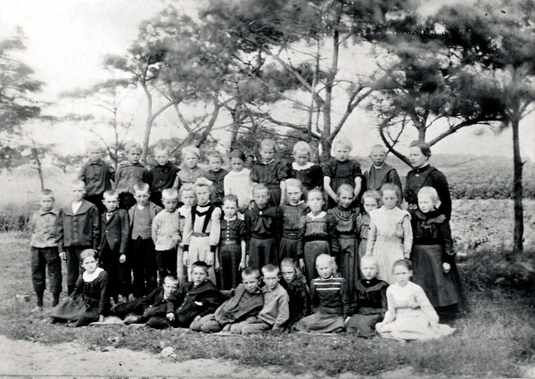 Ellinge Skole ca. 1903.jpg