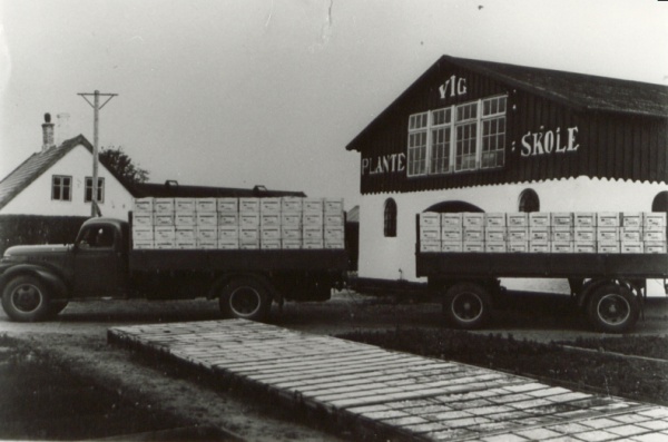 Lastbil med anhænger 1949.jpg