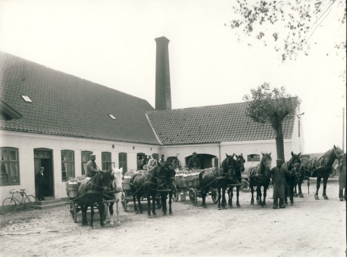 Vig- Asmindrup Andelsmejeri ca. 1900.jpg