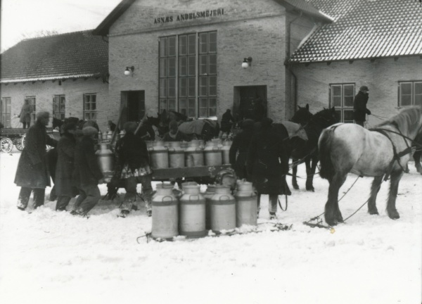 Mælkekørsel ca. 1940.jpg