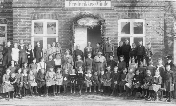Frederikkes-Minde Friskoles elever 1920 - 2.JPG