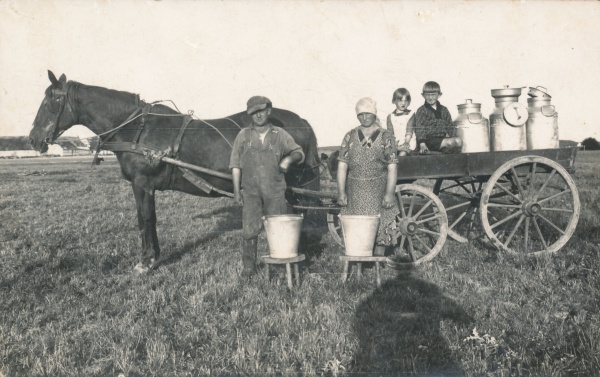 Landbofamilie ca. 1930.jpg