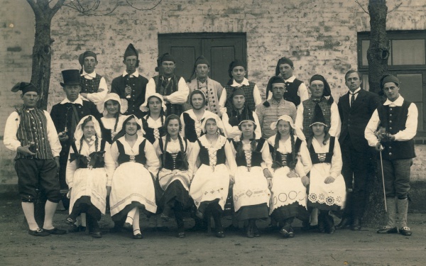 Folkedansere i Egebjerg 1920.jpg