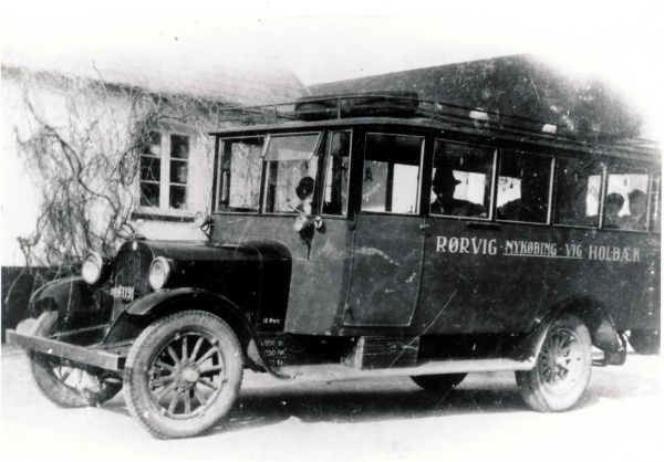 Rutebilen til Holbæk ca 1922.jpg