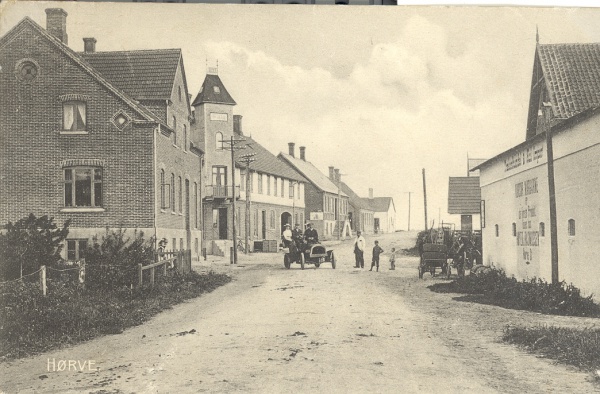 Krydset i Hørve omkring år 1900.jpg