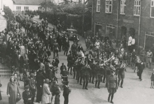 Paraden i Hørve 5. maj 1945.jpg