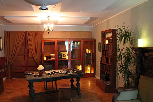 Ernst Triers stue genskabt i forbindelse med 150 års jubilæet i moderne omgivelser.
