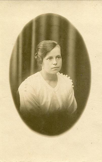 Agnes Christensen - Sommer 1922 (B12871)