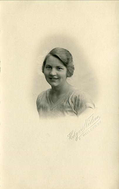 Emma Ginnerup - Sommer 1937 (B12805)